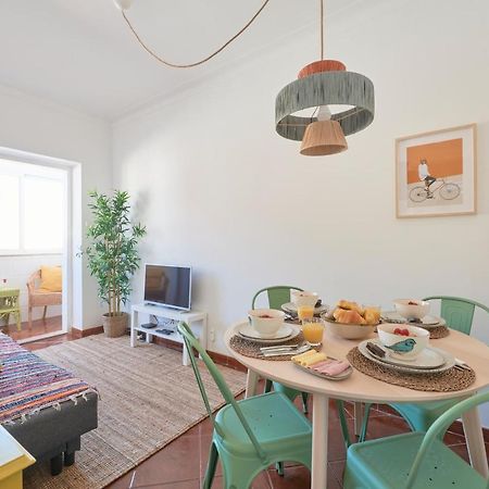 Central & Sunny 2Br Apt Near Beach, By Timecooler سيتوبال المظهر الخارجي الصورة