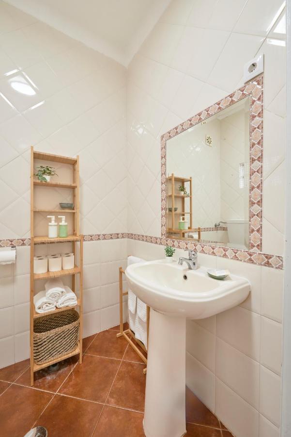 Central & Sunny 2Br Apt Near Beach, By Timecooler سيتوبال المظهر الخارجي الصورة