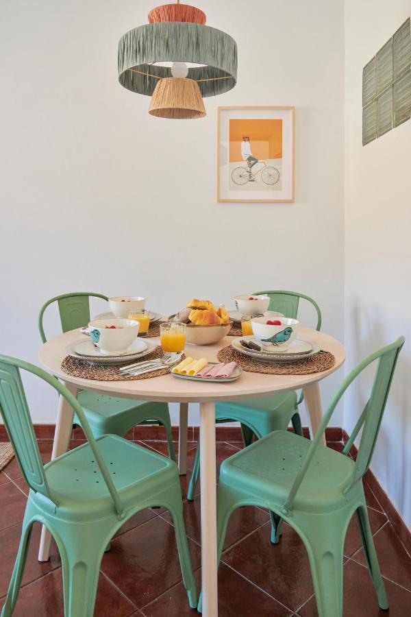 Central & Sunny 2Br Apt Near Beach, By Timecooler سيتوبال المظهر الخارجي الصورة