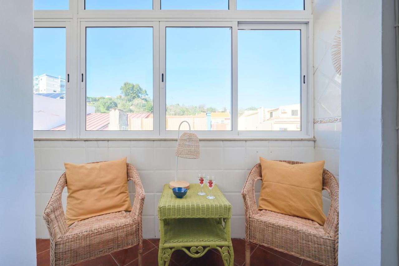 Central & Sunny 2Br Apt Near Beach, By Timecooler سيتوبال المظهر الخارجي الصورة