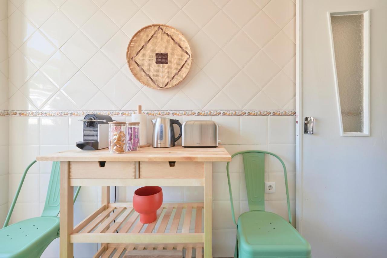 Central & Sunny 2Br Apt Near Beach, By Timecooler سيتوبال المظهر الخارجي الصورة