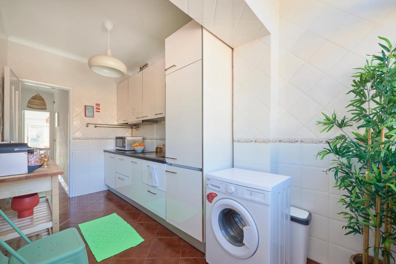 Central & Sunny 2Br Apt Near Beach, By Timecooler سيتوبال المظهر الخارجي الصورة
